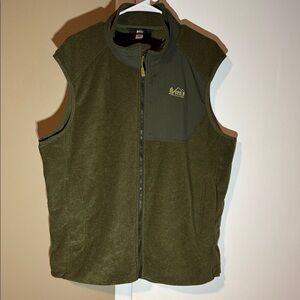 REI Co-op Men’s XL Fleece Lined Polartec Vest Olive Green Gently Used